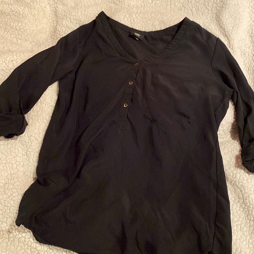 Mossimo Black v-neck medium high low top with cute buttoned scrunched sleeves
